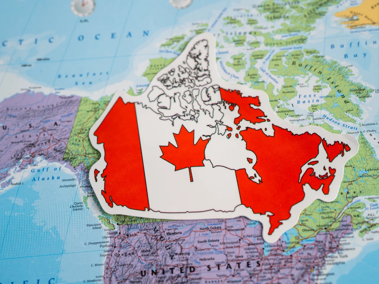 Map of Canada highlighting the country's official languages and regional linguistic diversity.