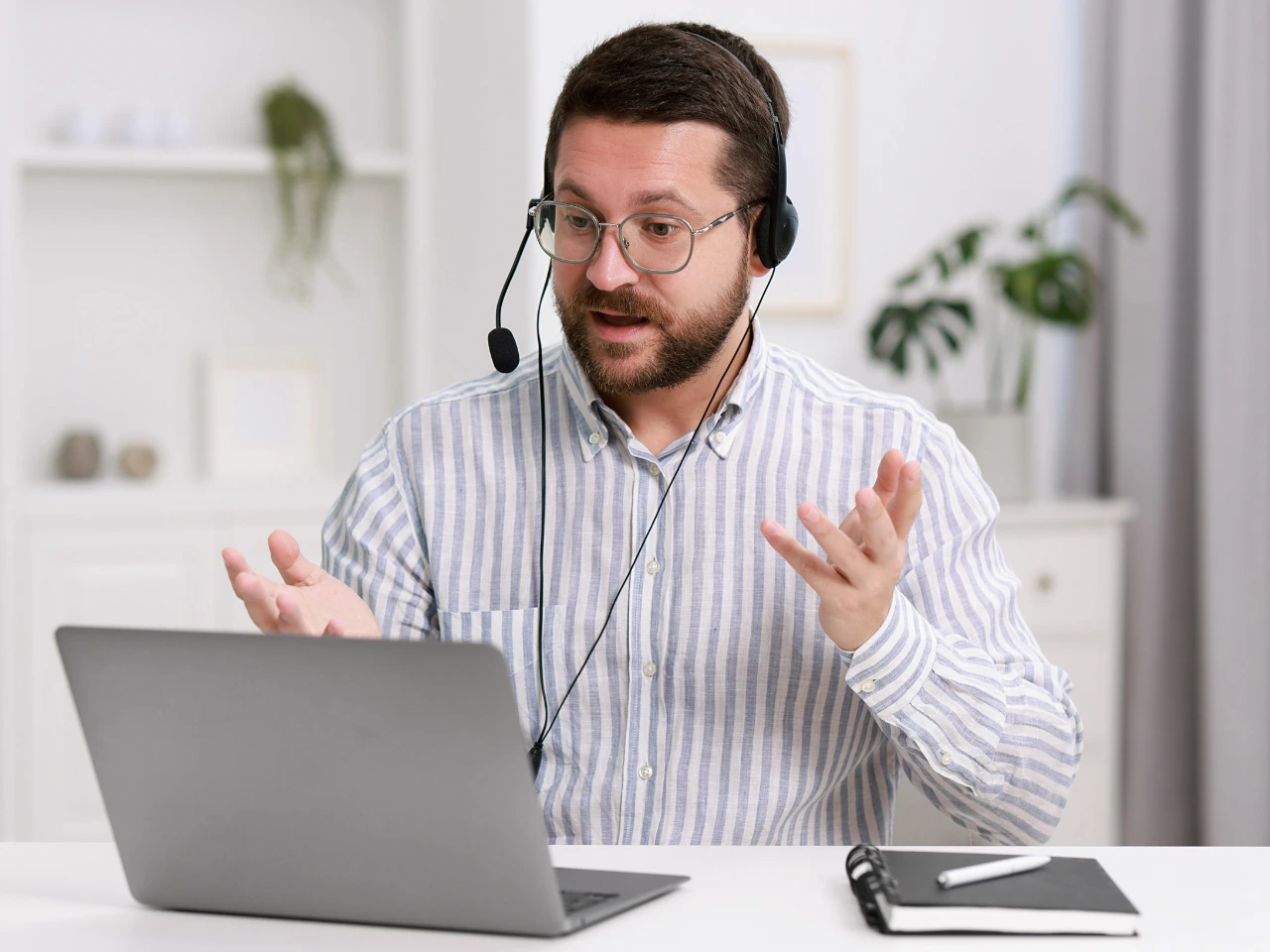 A professional translator explains the benefits of human translation to a client during an online meeting.
